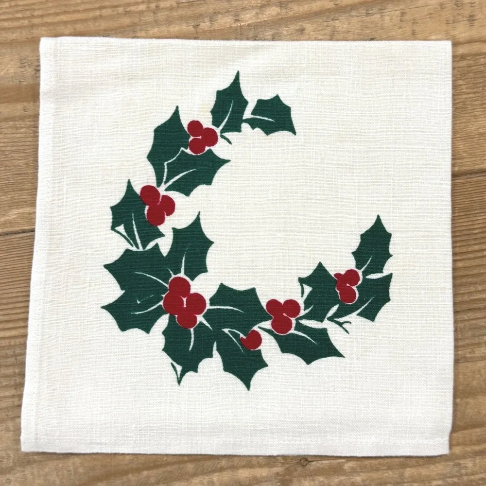 Vintage Christmas Holly Berry Wreath White Cloth Napkins Set 5 Festive IMPERFECT